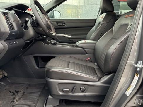Used 2025 Nissan Pathfinder Rock Creek AWD/4WD image 5