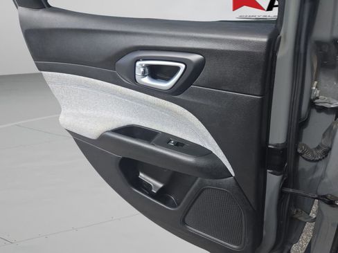 Certified 2024 Jeep Compass Latitude image 17