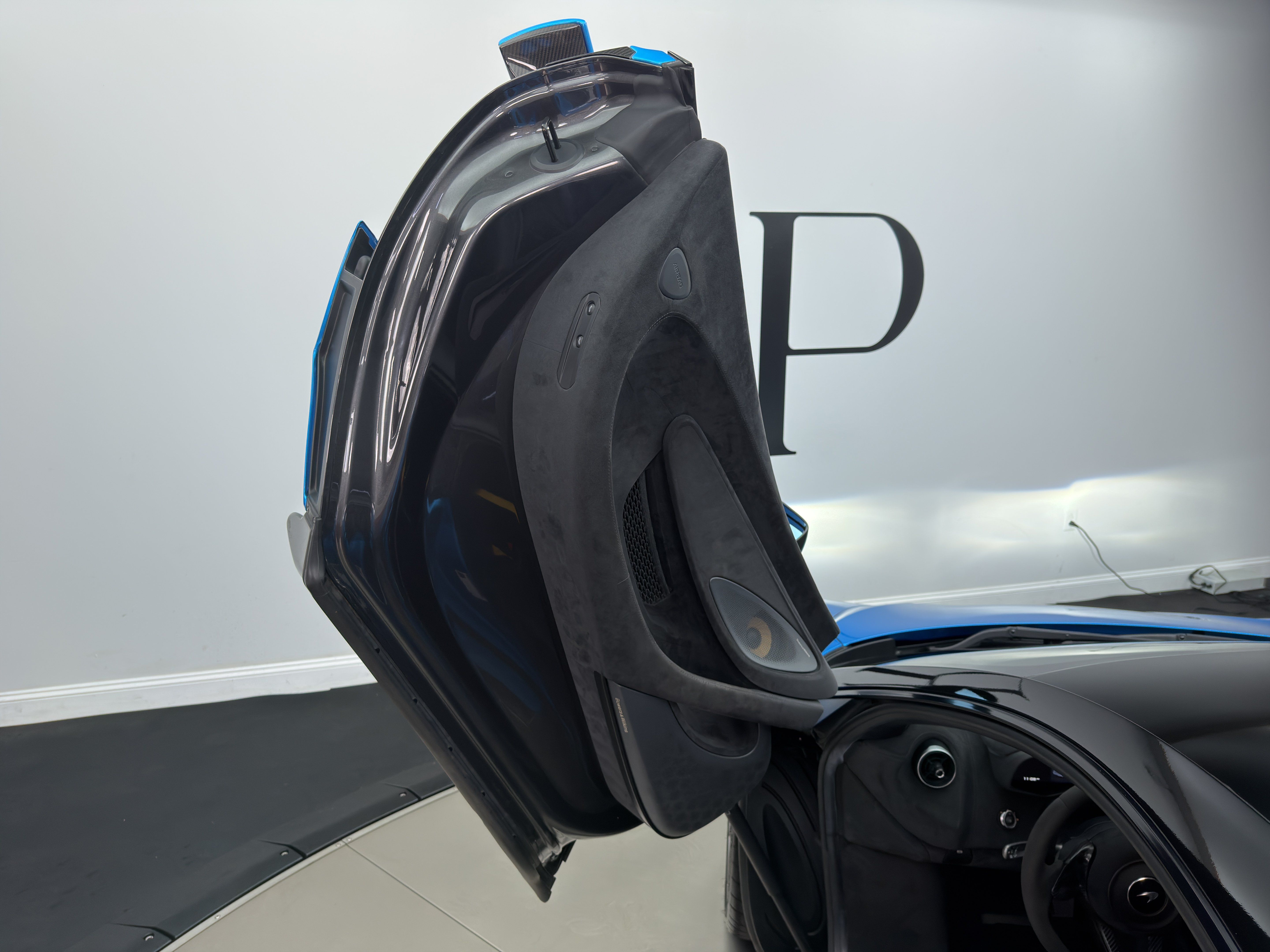 Used 2019 McLaren 600LT RWD image 14