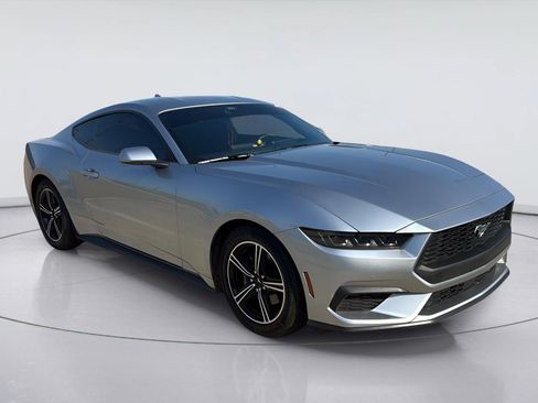 Used 2025 Ford Mustang Coupe RWD image 5