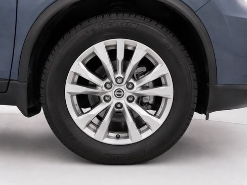 Used 2016 Nissan Rogue SV AWD/4WD image 9