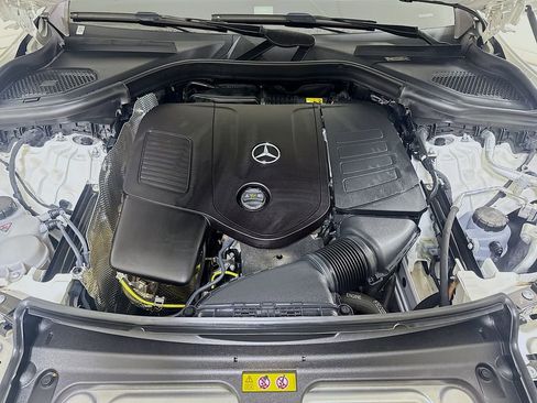 Used 2024 Mercedes-Benz GLC 300 4MATIC image 29