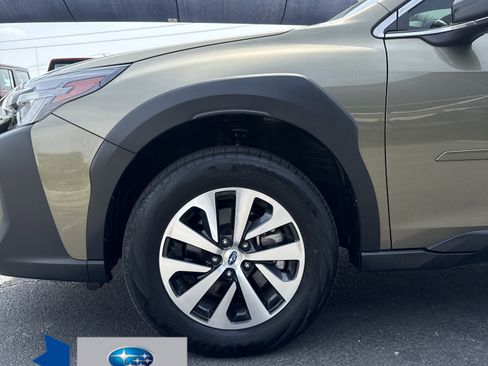 Used 2024 Subaru Outback Premium AWD/4WD image 32