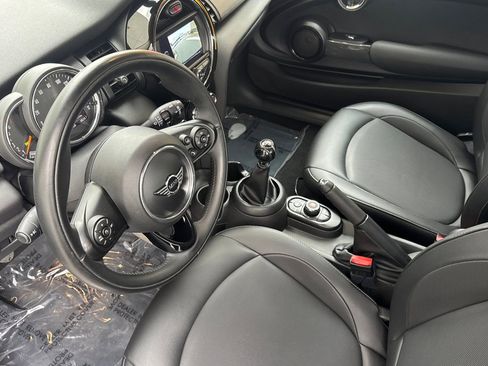 Used 2019 MINI Cooper 2-Door Hardtop image 9