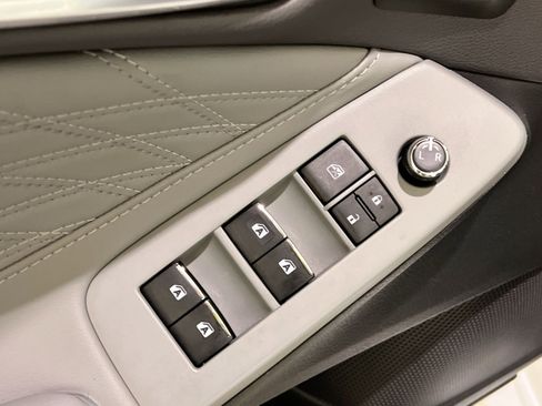 Used 2019 Toyota Avalon Limited image 30