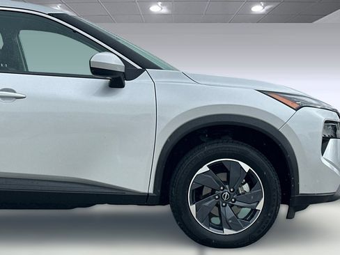 Used 2025 Nissan Rogue SV FWD image 22