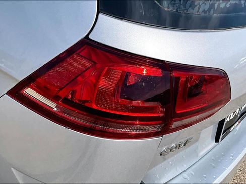 Used 2017 Volkswagen Golf S image 25