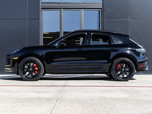 New 2026 Porsche Macan GTS image 2