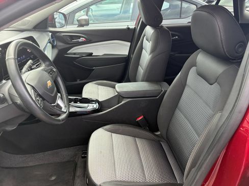 Used 2025 Chevrolet Trax LT w/ LT Convenience Package FWD image 34