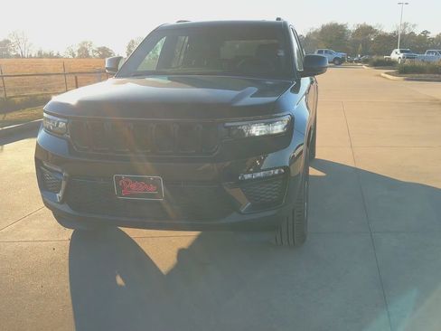 New 2025 Jeep Grand Cherokee Limited w/ Black Appearance Package RWD image 4