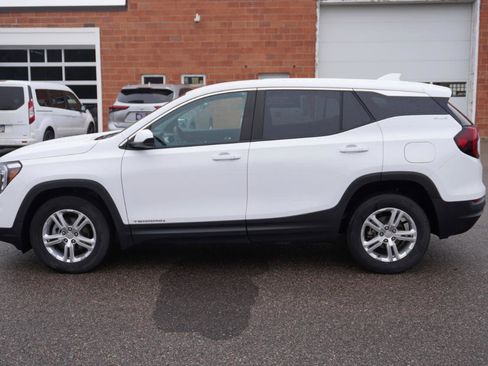 Used 2022 GMC Terrain SLE AWD/4WD image 2