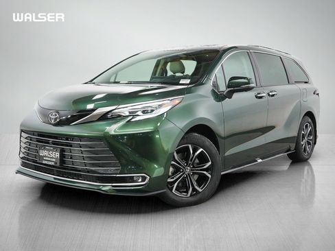 Used 2026 Toyota Sienna Platinum AWD/4WD image 1