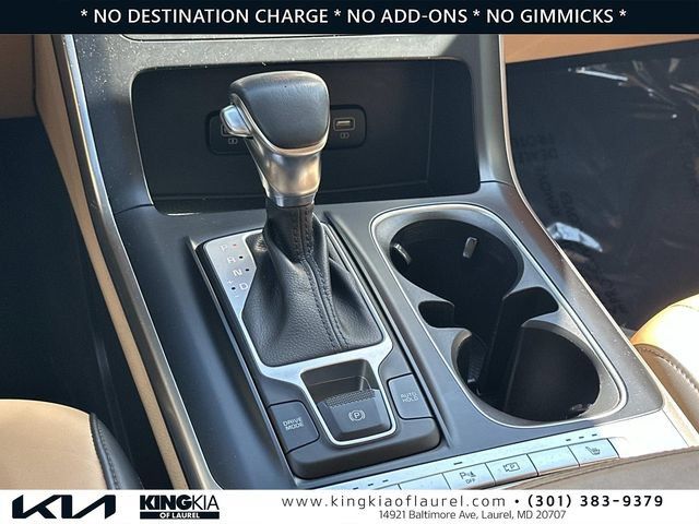 Used 2023 Kia Carnival LX FWD image 7