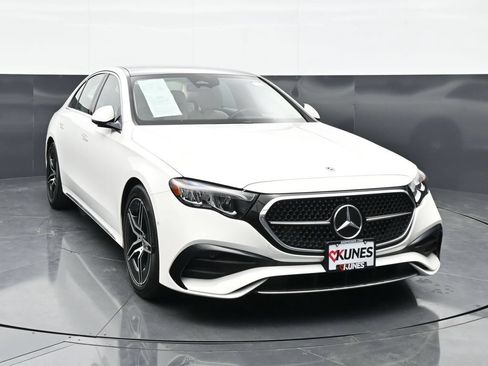 Used 2025 Mercedes-Benz E 450 4MATIC Sedan image 2
