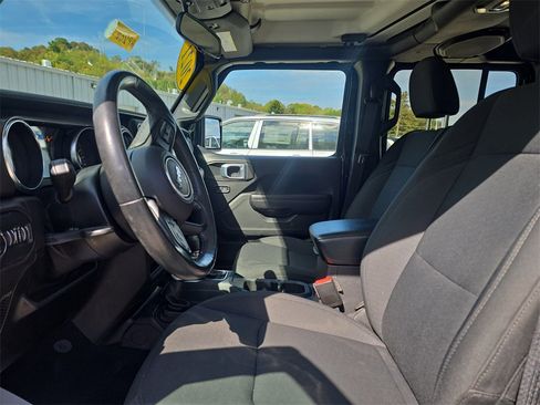 Used 2021 Jeep Gladiator Willys image 11