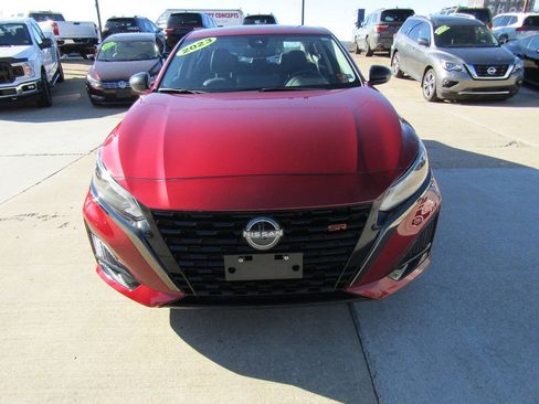 Used 2023 Nissan Altima 2.5 SR image 3
