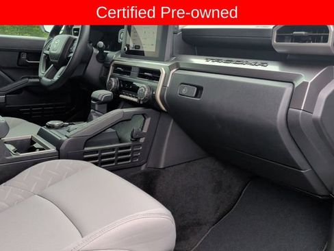 Certified 2025 Toyota Tacoma SR5 AWD/4WD image 29