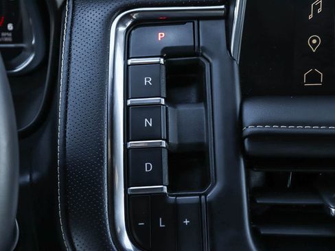 Used 2024 GMC Yukon XL SLT image 18