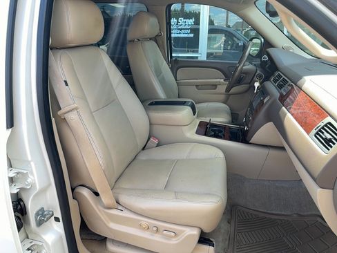 Used 2012 Chevrolet Suburban LTZ AWD/4WD image 21