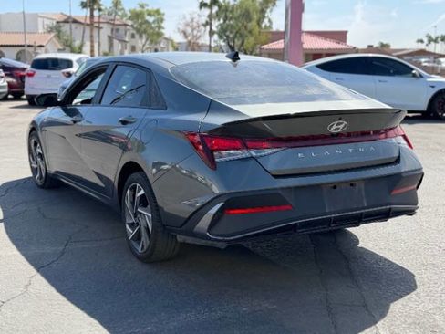 Used 2025 Hyundai Elantra Sport FWD image 5