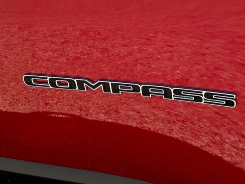 Used 2025 Jeep Compass Limited AWD/4WD image 12