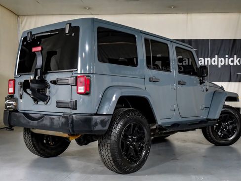 Used 2014 Jeep Wrangler Unlimited Rubicon w/ Connectivity Group AWD/4WD image 8