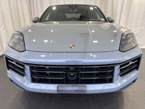 Used 2024 Porsche Cayenne Coupe image 2