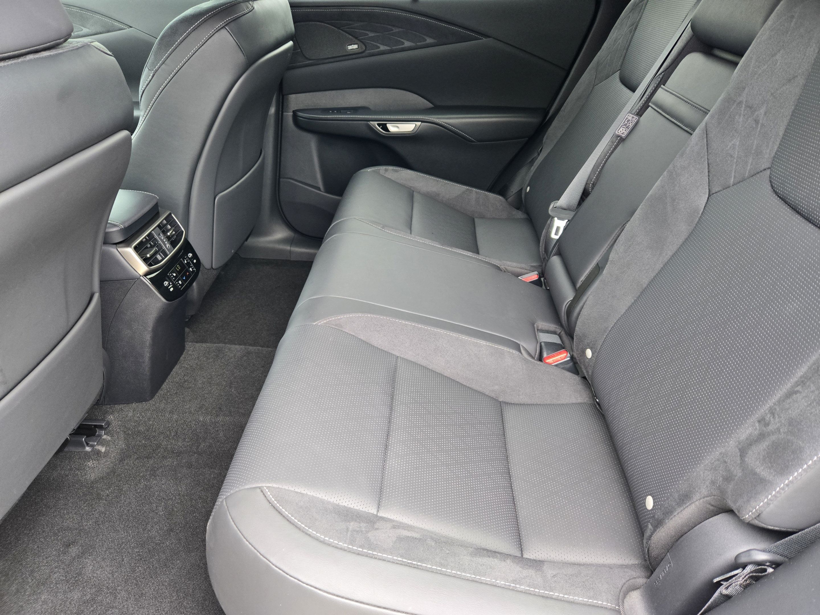 Used 2025 Lexus RX 350 FWD w/ Convenience Package image 29