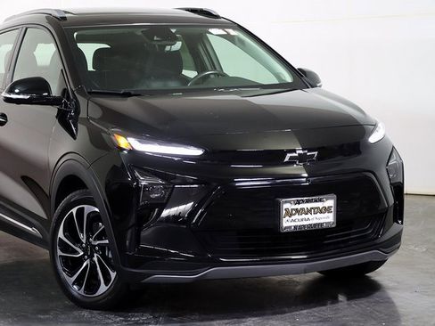 Used 2023 Chevrolet Bolt EUV Premier w/ Sun & Sound Package image 6