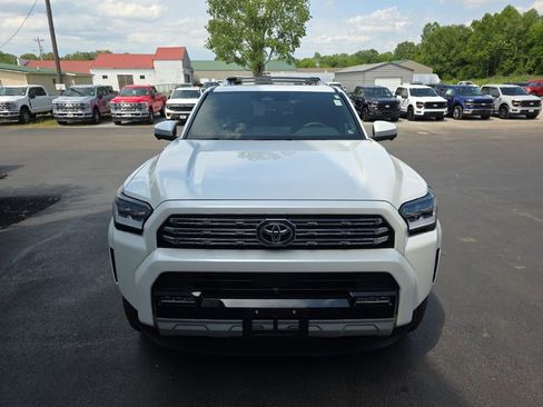 Used 2025 Toyota 4Runner Limited AWD/4WD image 2