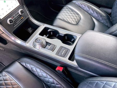 Used 2024 Ford Edge Titanium image 17