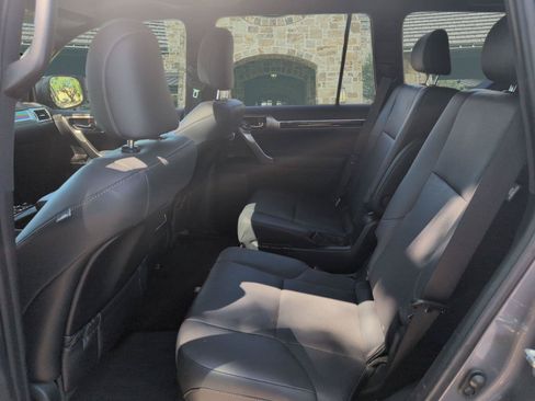 Certified 2021 Lexus GX 460 Luxury w/ Sport Design Package AWD/4WD image 17