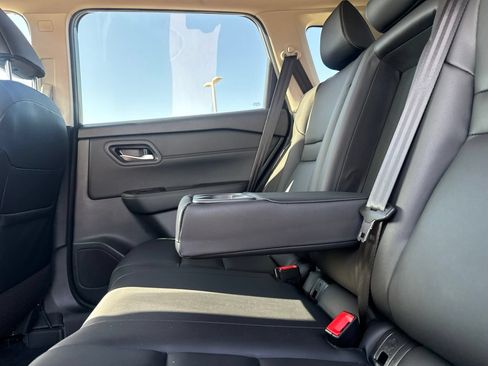 Certified 2026 Nissan Rogue SL FWD image 35