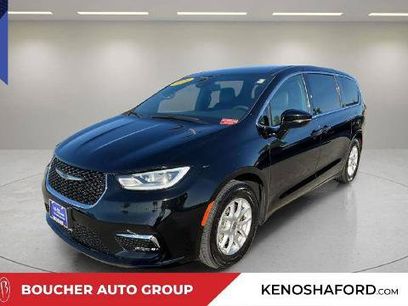 Used 2025 Chrysler Pacifica Select