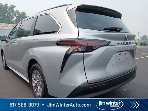 Used 2023 Toyota Sienna XLE FWD image 13