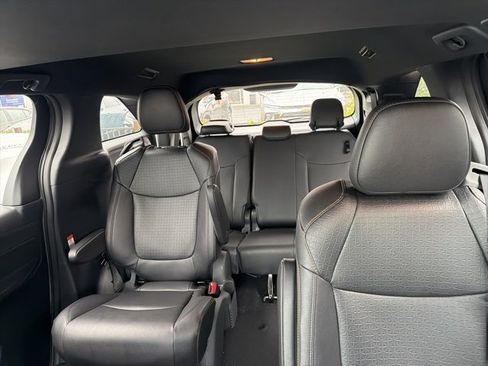 Certified 2025 Toyota Sienna XLE Woodland Edition image 15