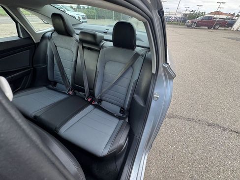Used 2025 Volkswagen Jetta SE image 37