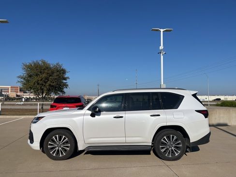 Used 2022 Lexus LX 600 4WD w/ Appearance Package image 3