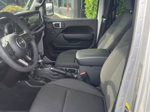 Used 2023 Jeep Wrangler Unlimited AWD/4WD image 4