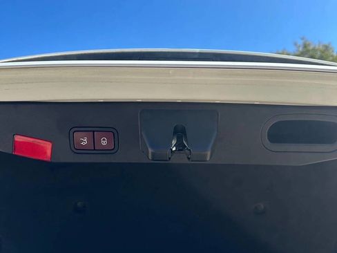 Used 2013 Mercedes-Benz SL 550 image 9