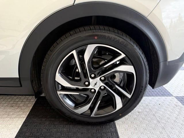 Used 2022 Chevrolet Bolt LT w/ Infotainment Package FWD image 10
