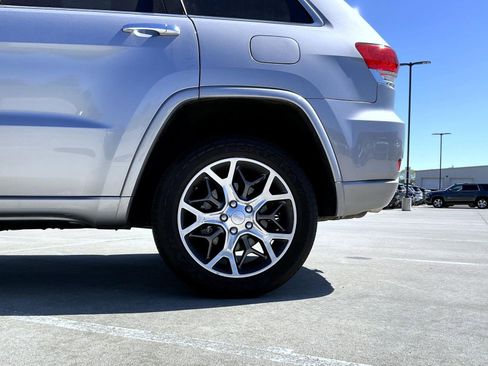 Used 2020 Jeep Grand Cherokee Overland AWD/4WD image 23