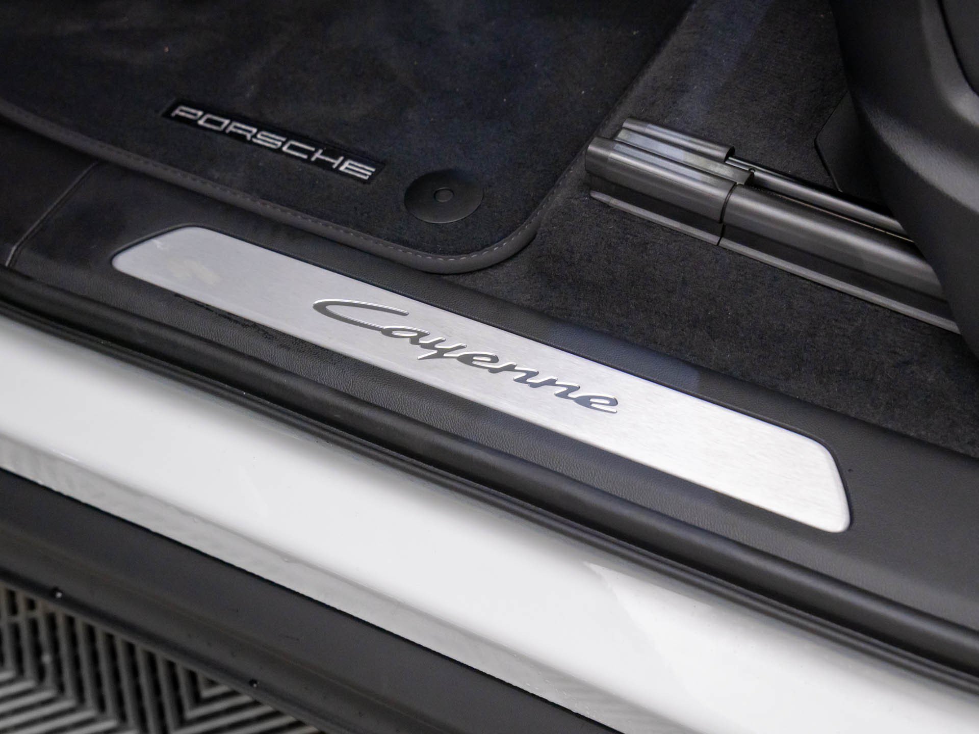 Certified 2026 Porsche Cayenne AWD/4WD image 18