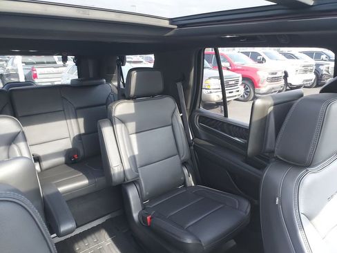 Used 2021 GMC Yukon Denali w/ Denali Premium Package image 14
