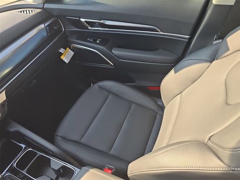 New 2025 Kia Telluride LX image 17