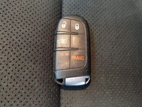 Used 2019 Jeep Grand Cherokee Laredo w/ Laredo X Package RWD image 32