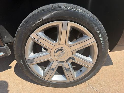 Used 2018 Cadillac Escalade Luxury AWD/4WD image 6