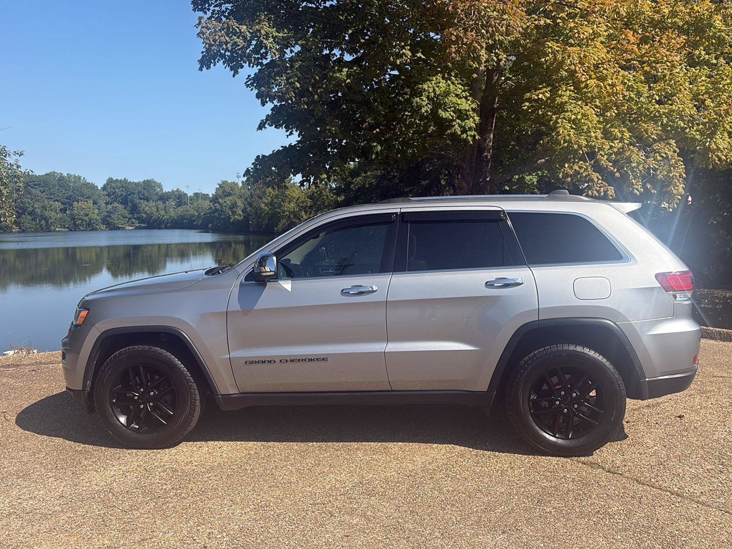 Used 2020 Jeep Grand Cherokee Limited AWD/4WD image 10