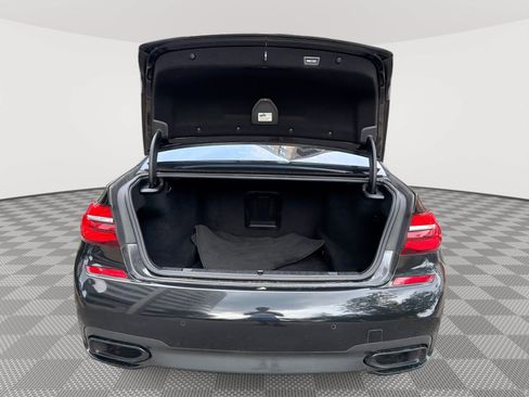 Used 2018 BMW 750i w/ Executive Package RWD image 22