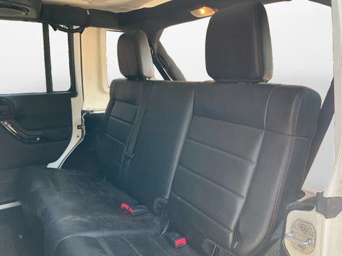 Used 2012 Jeep Wrangler Unlimited Sahara AWD/4WD image 13